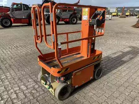 Speciální stroje 2013  JLG 1230ES (4)