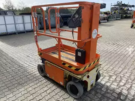 Speciální stroje 2013  JLG 1230ES (5)