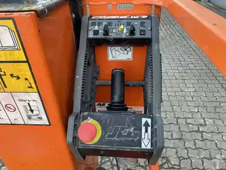Speciální stroje 2014  JLG 1230ES (3)