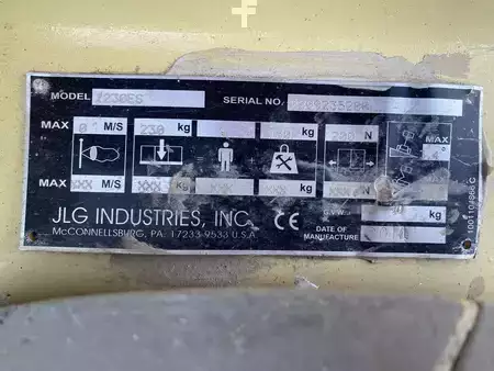 Speciální stroje 2014  JLG 1230ES (9)