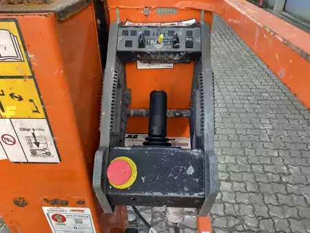 Speciální stroje 2014  JLG 1230ES (3)