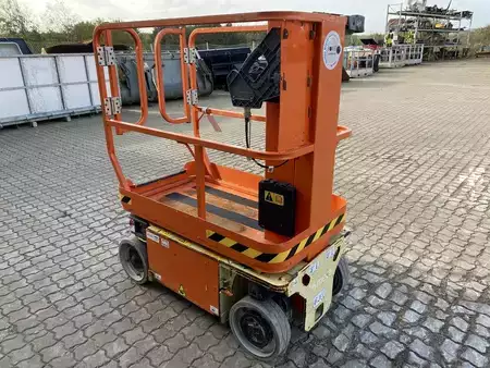 Speciální stroje 2014  JLG 1230ES (5)