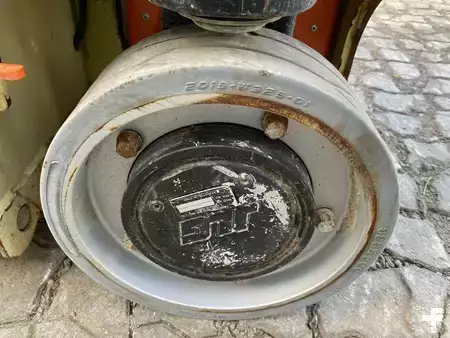 Speciální stroje 2014  JLG 1230ES (6)