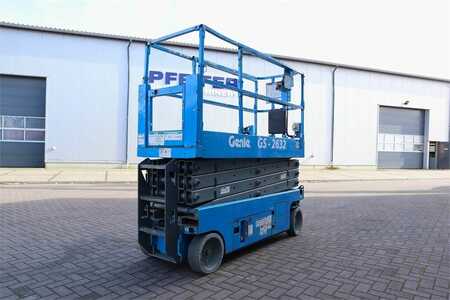Scissor lift  Genie GS2632 Electric, Working Height 10m, 227kg Capacit (8)