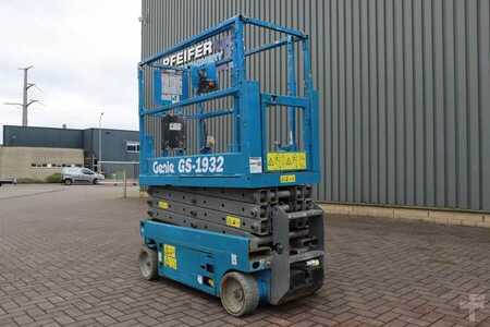 Scissors Lifts  Genie GS1932 Electric, Working Height 7.8 m, 227kg Capac (9)