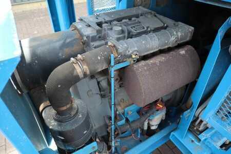 Pracovní plošina s nůžkovým zdvihem - Genie GS4390 Diesel, 4x4 Drive, 15.11m Working Height 68 (3)