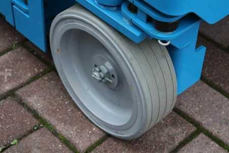 Pracovní plošina s nůžkovým zdvihem - Genie GS1330M ALL-ELECTRIC DC DRIVE, 5.9M WORKING HEIGHT (11)