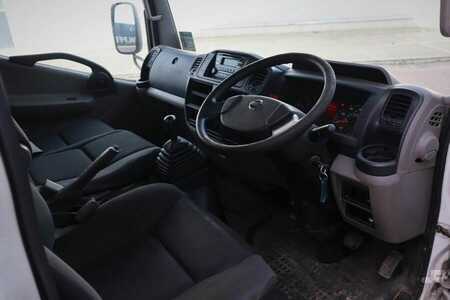Plataforma sobre camión  Isoli PNT205NH Driving Licence B/3, Nissan Cabstar 35.12 (3)