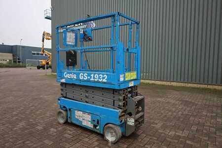 Scissor lift  Genie GS1932 Electric, Working Height 7.8 m, 227kg Capac (9)