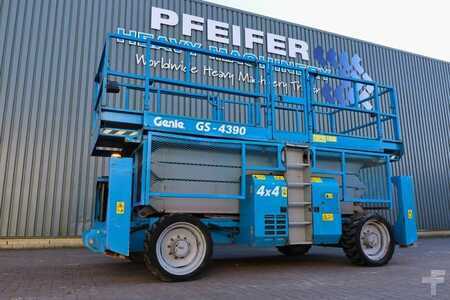 Pracovní plošina s nůžkovým zdvihem - Genie GS4390 Diesel, 4x4 Drive, 15m Working Height, 680k (1)