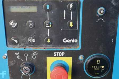 Pracovní plošina s nůžkovým zdvihem - Genie GS4390 Diesel, 4x4 Drive, 15m Working Height, 680k (4)