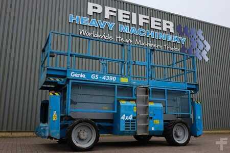 Pracovní plošina s nůžkovým zdvihem - Genie GS4390 Diesel, 4x4 Drive, 15m Working Height, 680k (1)