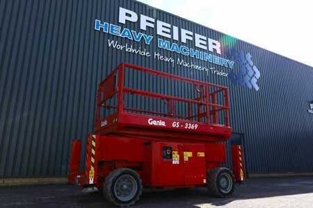 Piattaforme aeree a pantografo - Genie GS3369DC Electric, 11.9m Working Height, 454kg Cap (1)
