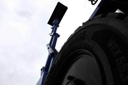 Scissors Lifts  Liftlux SL210-25 D4WD S/P Diesel, Hydraulic Deck Extension (10)