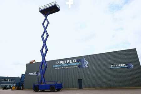 Scissors Lifts  Liftlux SL210-25 D4WD S/P Diesel, Hydraulic Deck Extension (3)
