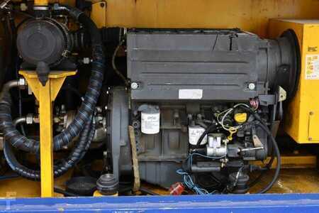 Scissors Lifts  Liftlux SL210-25 D4WD S/P Diesel, Hydraulic Deck Extension (4)