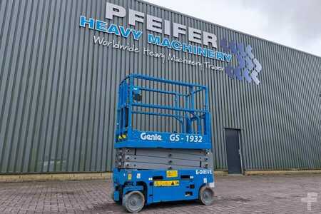 Pracovní plošina s nůžkovým zdvihem - Genie GS1932 E-Drive Several In Stock, 8m Working Height (1)