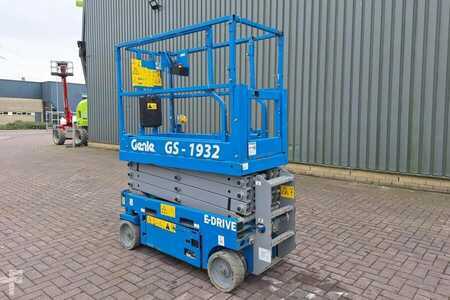 Pracovní plošina s nůžkovým zdvihem - Genie GS1932 E-Drive Several In Stock, 8m Working Height (8)