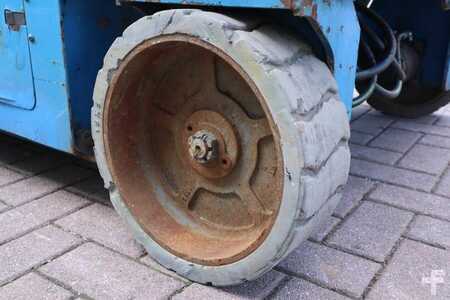 Pracovní plošina s nůžkovým zdvihem - Genie GS4047 Electric, 14m Working Height, 350kg Capacit (11)