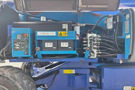 Kloubová pracovní plošina - Genie Z135/70 Diesel, 4x4x4 Drive, 43m Lifting Height, 2 (15)