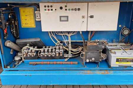 Levantamento tesoura - Holland Lift Megastar G320DL30 4WDS/N Diesel, 4x4x4 Drive, 34m (5)