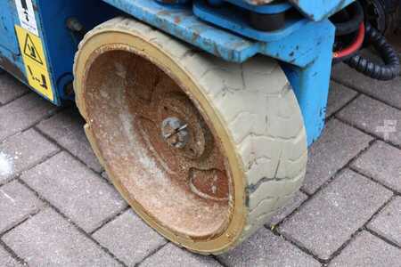 Nacelle à ciseaux - Genie GS3232 Hydraulic Outriggers, Electric, 11.75m Work (14)