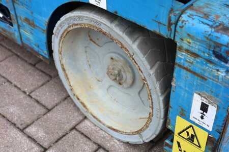 Nacelle à ciseaux - Genie GS3232 Hydraulic Outriggers, Electric, 11.75m Work (15)