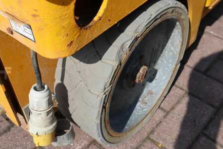 Nacelle à ciseaux - Haulotte Compact 14 Electric, 14m Working Height, 350kg Cap (12)