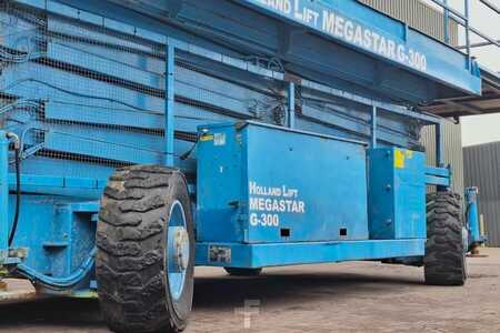Pracovní plošina s nůžkovým zdvihem - Holland-Lift Megastar G300 Diesel, 4x4x4 Drive, 33.5m Working H (10)