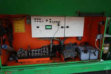 Pracovní plošina s nůžkovým zdvihem - Holland-Lift Megastar G-320DL30-4WDS/N Diesel, 4x4x4 Drive, 34m (10)