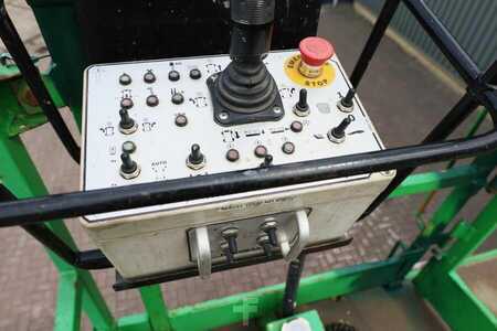 Pracovní plošina s nůžkovým zdvihem - Holland-Lift Megastar G-320DL30-4WDS/N Diesel, 4x4x4 Drive, 34m (4)