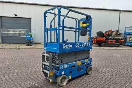 Scissors Lifts - Genie GS1932 E-Drive Several In Stock, 8m Working Height (2)