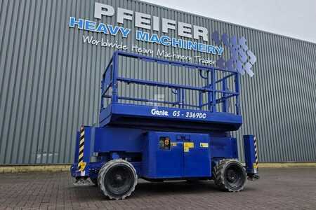 Pracovní plošina s nůžkovým zdvihem - Genie GS3369DC Electric, 11.9m Working Height, 454kg Cap (1)