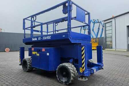 Pracovní plošina s nůžkovým zdvihem - Genie GS3369DC Electric, 11.9m Working Height, 454kg Cap (2)