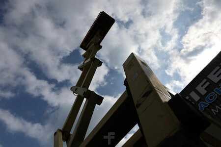 Podnośnik nożycowy  JLG 260-25 Diesel, 4x4 Drive, 9.80m Hydraulic Deck Ext (9)