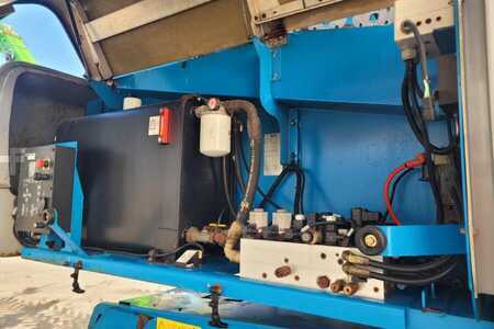 Piattaforme telescopiche - Genie S125 As-Is, Diesel, 4x4x4 Drive, 40.1m Working Hei (18)