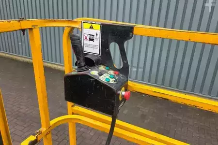 Pracovní plošina s nůžkovým zdvihem - Haulotte Compact 10 Electric, 10m Working Height, 450kg Cap (4)