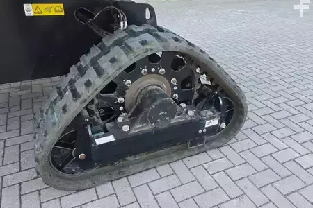 Teleskopická plošina  Genie S65XC Trax Diesel, 4x4 Drive Trax, 22m Working Hei (18)