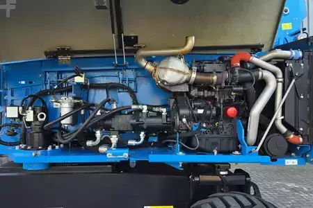 Teleskopická plošina  Genie S85XC Diesel, 4x4 Drive, 28m Working Height, 23m R (13)