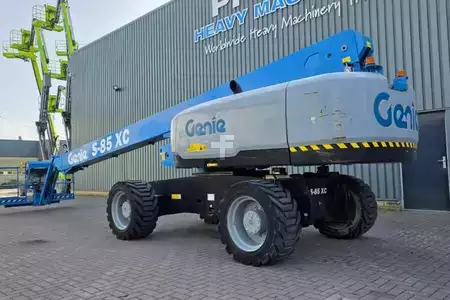 Teleskopická plošina  Genie S85XC Diesel, 4x4 Drive, 28m Working Height, 23m R (9)