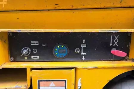 Plataforma Tijera - Haulotte Compact 8 Electric, 8.2m Working Height, 350kg Cap (9)