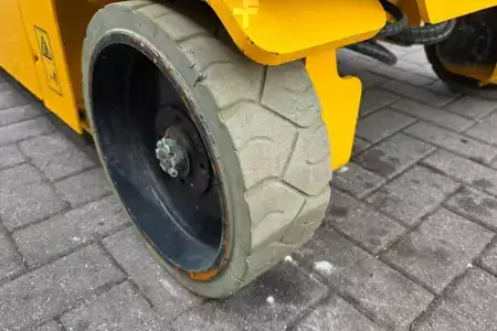 Pracovní plošina s nůžkovým zdvihem - JCB S3246E Electric, 12m Working Height, 320kg Capacit (12)