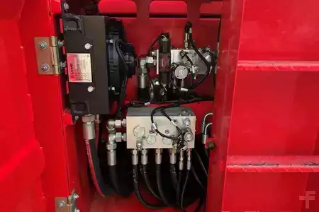 Scissors Lifts - LGMG SR1623D Diesel 4x4 Drive, 18m Working Height, 680 (12)