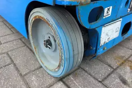 Senkrechtarbeitsbühne - Genie GR15 Electric, 6.5m Working Height, 227kg Capacity (10)