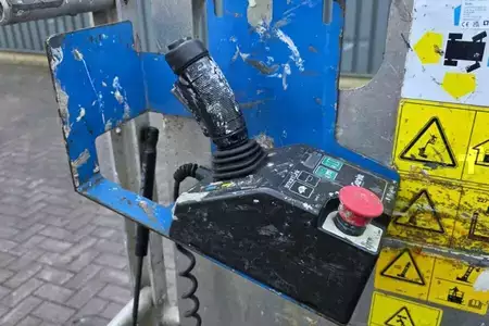 Senkrechtarbeitsbühne - Genie GR15 Electric, 6.5m Working Height, 227kg Capacity (3)