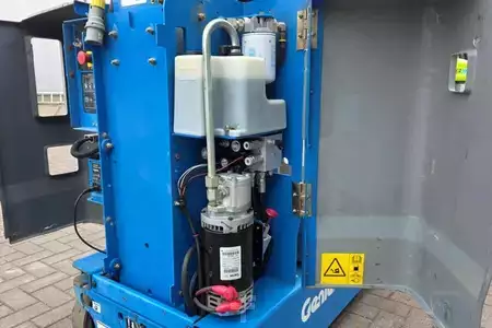 Senkrechtarbeitsbühne - Genie GR15 Electric, 6.5m Working Height, 227kg Capacity (12)