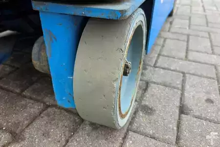 Senkrechtarbeitsbühne - Genie GR15 Electric, 6.5m Working Height, 227kg Capacity (15)