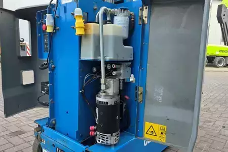 Senkrechtarbeitsbühne - Genie GR15 Electric, Batteries 2024, 6.5m Working Height (10)