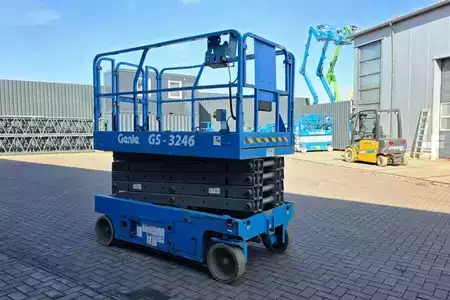Pracovní plošina s nůžkovým zdvihem - Genie GS3246 Electric, Batteries(12-2024), Working Heigh (2)
