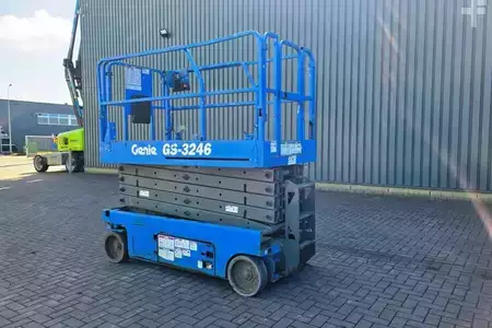 Pracovní plošina s nůžkovým zdvihem - Genie GS3246 Electric, Batteries(12-2024), Working Heigh (4)
